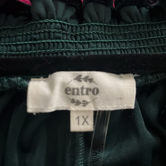 Entro 1X green velvet dressy tunic top. - Picture 6 of 11